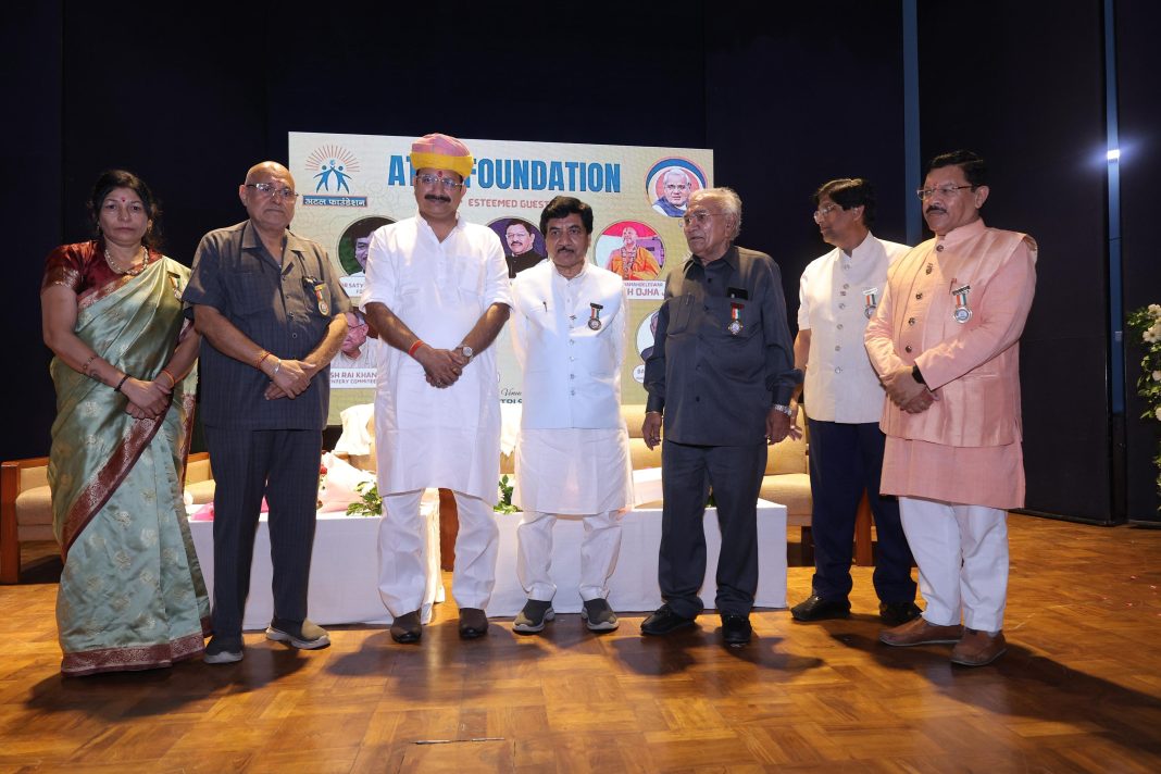 प्रधानमंत्री संग्रहालय के मंच पर पं. सुरेश मिश्रा को राष्ट्रीय अटल अवार्ड का सम्मान !